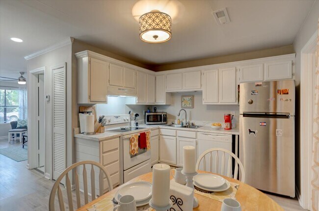 Building Photo - 6279 Lucille Dr