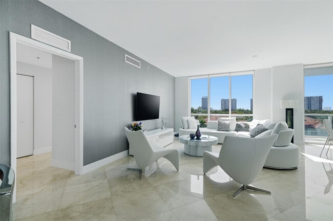 Building Photo - 3030 NE 188th St