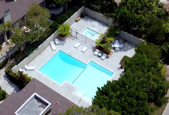 Building Photo - La Jolla 3BR/2.5BA Townhouse @ Eastbluff N...