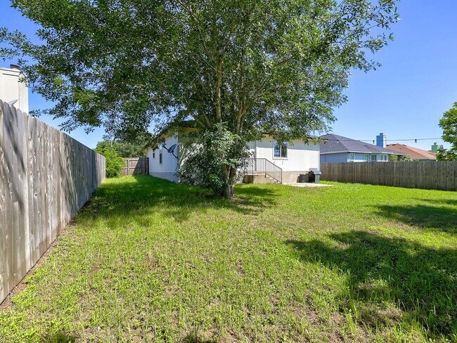 Building Photo - 148 Sapphire Lake Dr