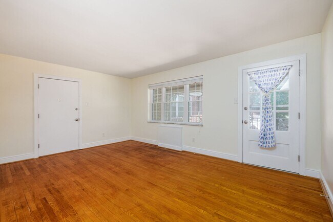 Building Photo - 4050 Forest Hill Ave