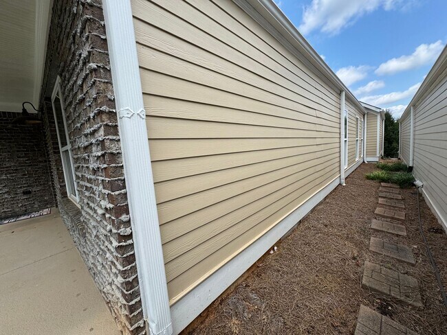 Building Photo - Cozy 2/2 House in Cartersville- $1,695