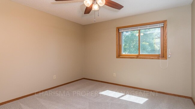 Building Photo - MULTI-LEVEL 3 BD, 2 BA HOUSE WITH FENCED IN YARD, DOUBLE ATTACHED GARAGE, SHED, MURPHY BED, 3 FAM...