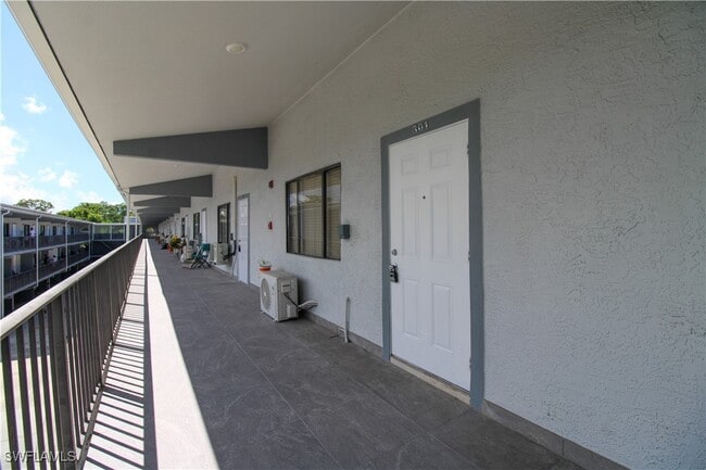 Building Photo - 826 Wiggins Pass Rd