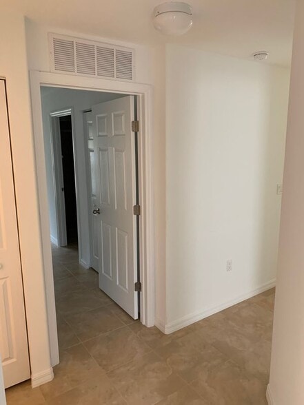 Building Photo - 36 Renshaw Dr