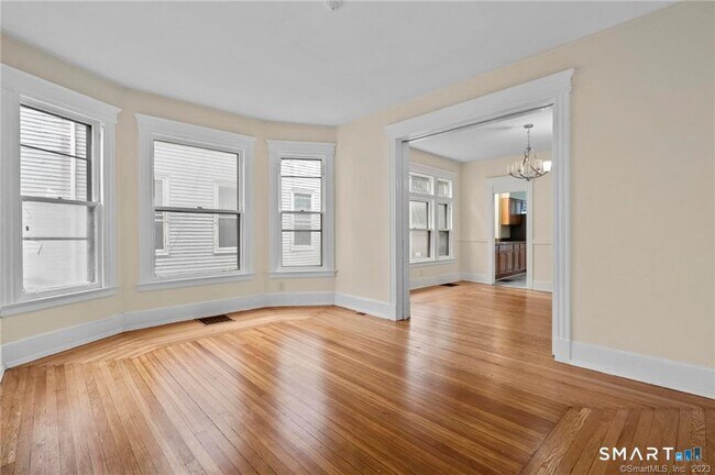 Building Photo - 167 Norton St