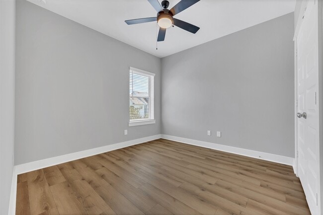 Building Photo - 10919 Brambling Wood Dr
