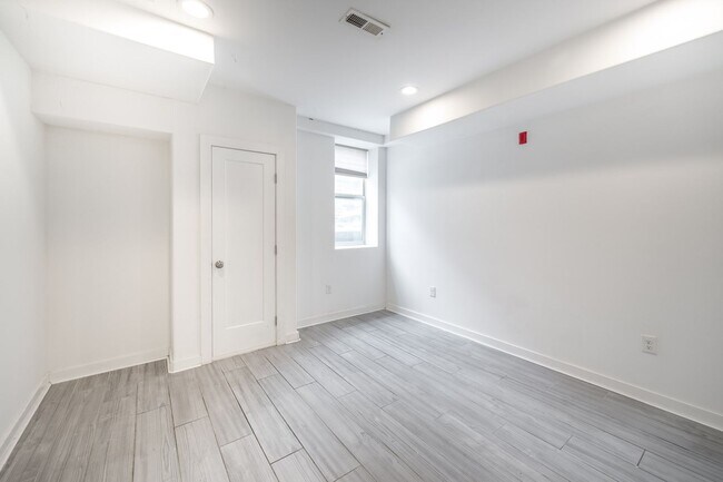 Building Photo - 1642 N Marshall St