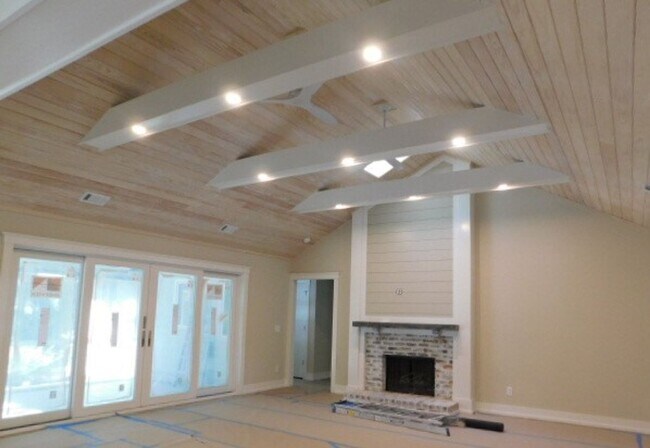 Building Photo - Lovely Remodeled Home In Hilton Head Plantation