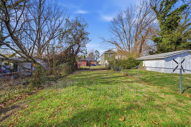 Building Photo - 2213 Maltby Ave