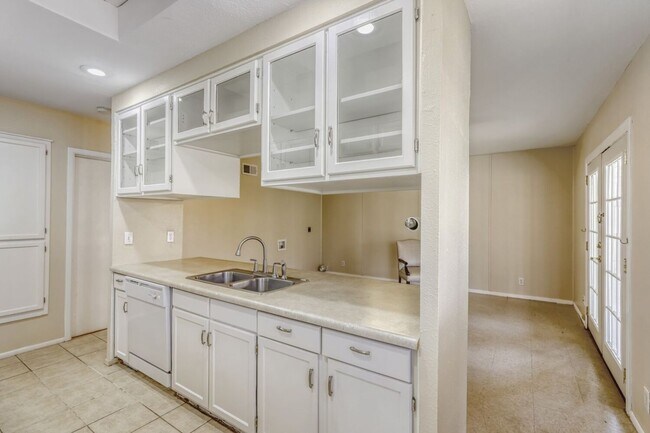 Building Photo - ALL Utilities Included!