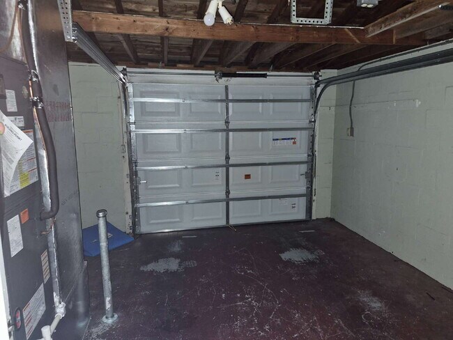 Building Photo - 2-Bed Home in Holiday, FL"