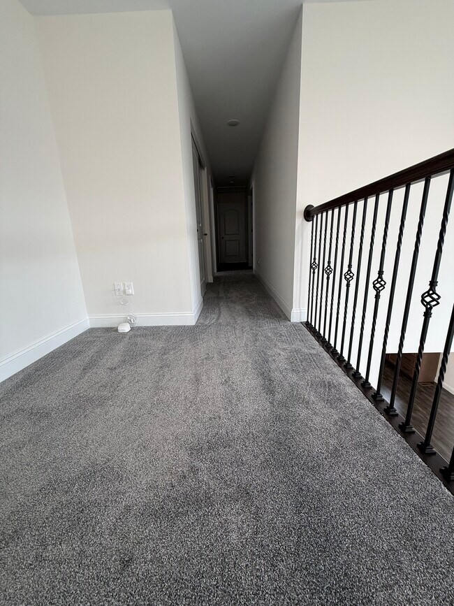 Building Photo - 156 Far Meadow Dr