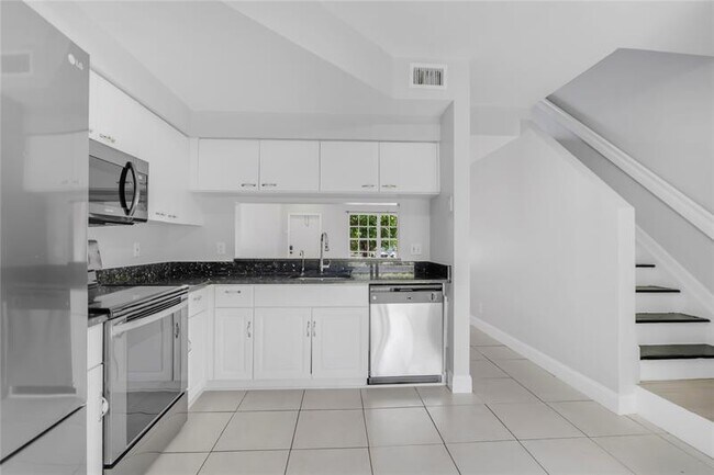 Building Photo - 9968 NW 57th Manor