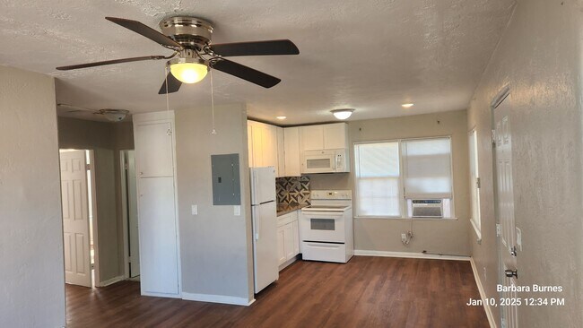 Building Photo - 400-402 S Peninsula Dr