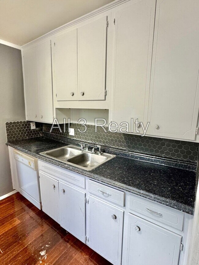 Building Photo - 208 Bradley Dr