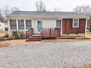 Building Photo - 1002 Southerlund Rd