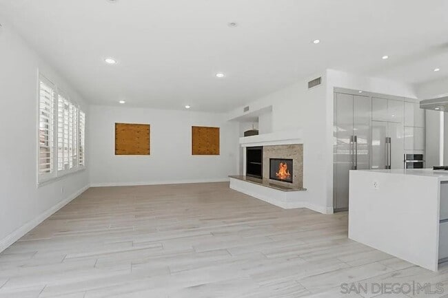 Building Photo - 561 Bayona Loop