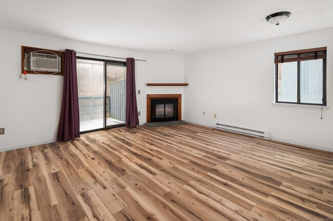 Building Photo - 8 Driftway Rd