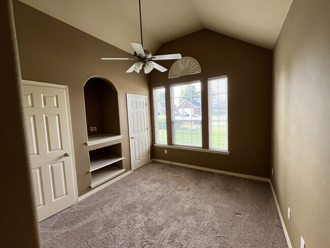 Building Photo - 3101 SW Camden Dr
