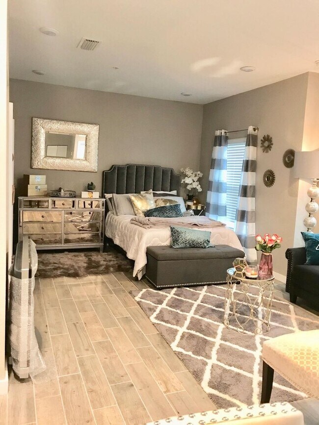 Interior Photo - Woodbury Row