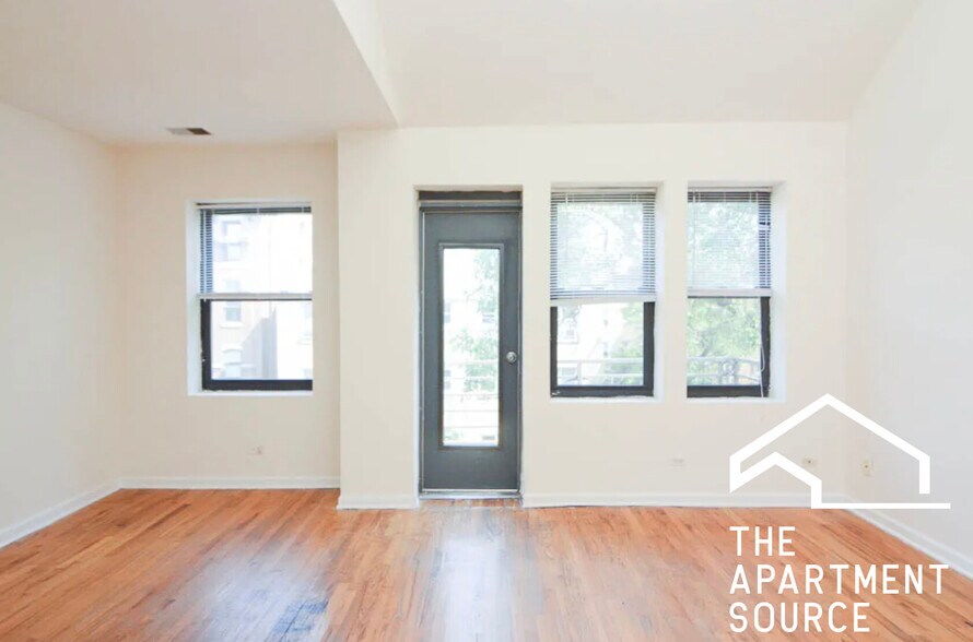 Building Photo - 923 W Dickens Ave