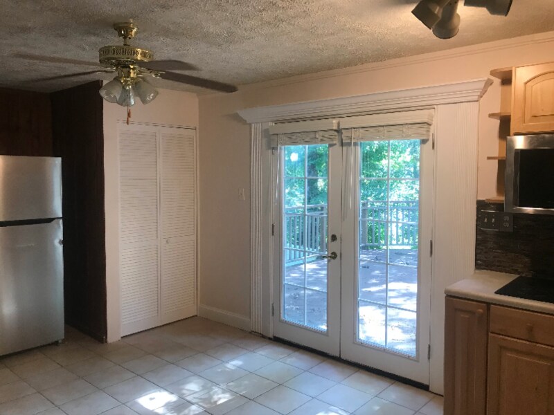 Building Photo - 44334 Village Dr