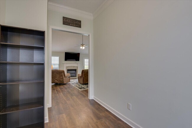 Building Photo - 1203 Belgrove Dr