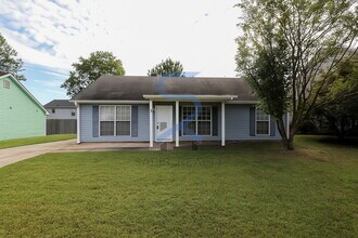 Building Photo - Move in before October 15th and get a $250...