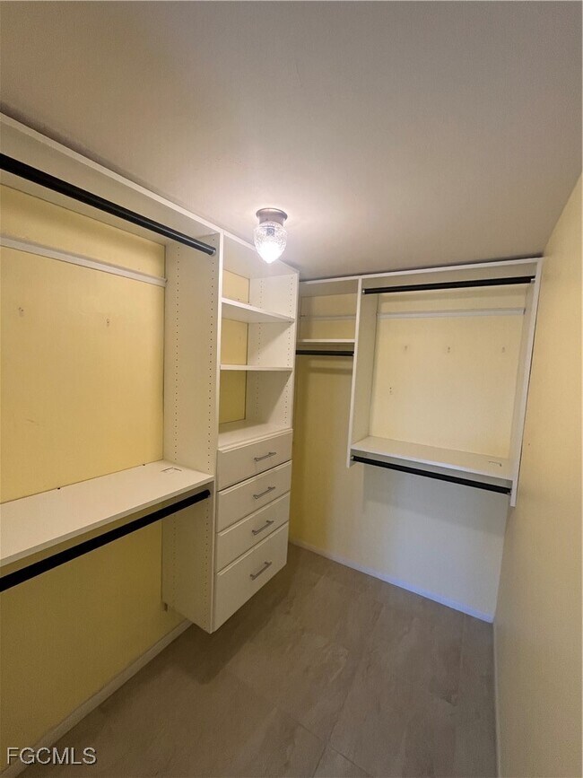 Building Photo - 816 SW 48th Terrace