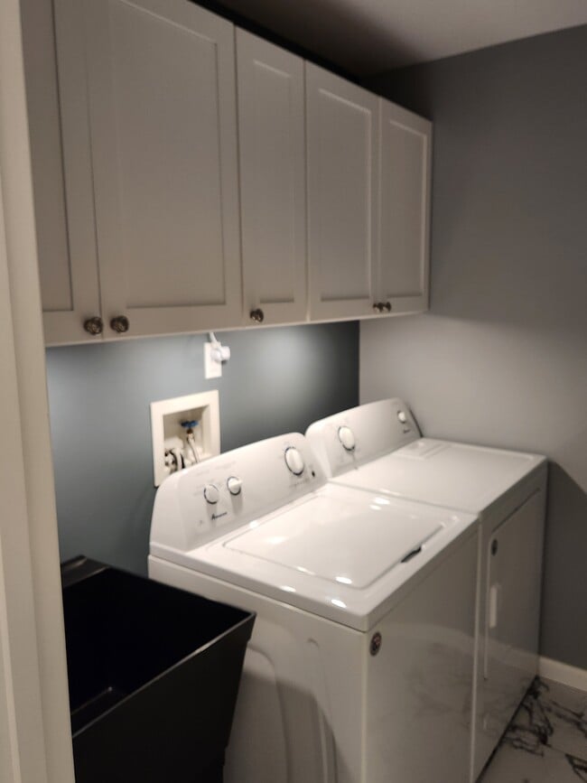 Laundry room w/storage cabinets - 2525 Hidden Meadow Ln