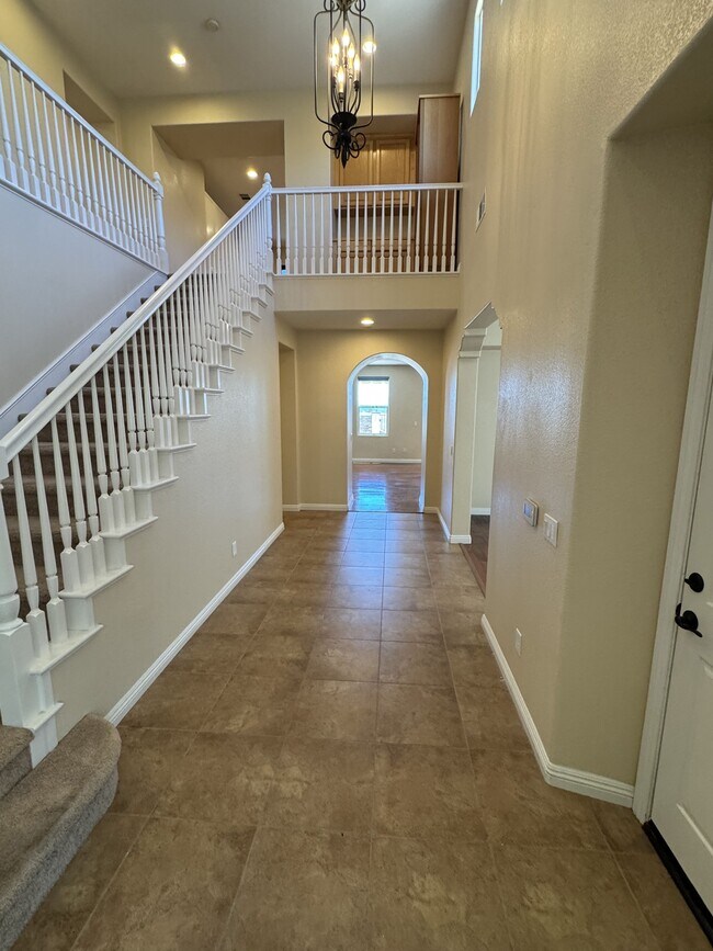 Building Photo - 851 Antilla Way