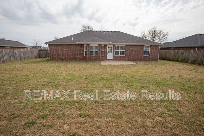 Building Photo - 1902 SW Fremont Rd