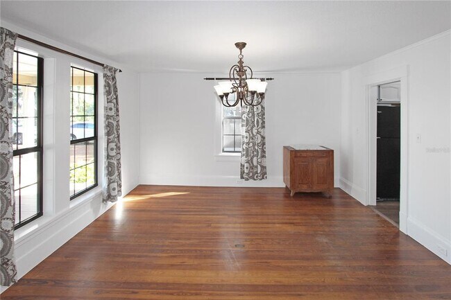 Building Photo - 289 W Lakeview Ave