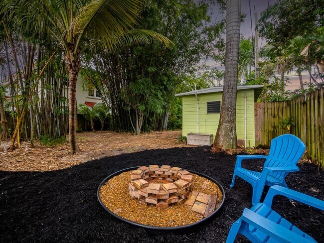 Building Photo - 418 N Palmway