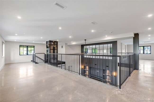 Building Photo - 12 Roosevelt Ave