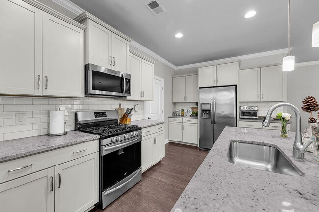 Building Photo - Beautiful 4BR/2.5BA Home in Highly Desirable Park West