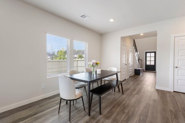 Building Photo - 17415 Rosette Grass Dr