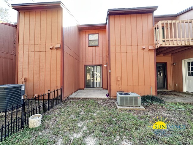 Building Photo - Great 2 Bedroom Townhouse in Fort Walton!