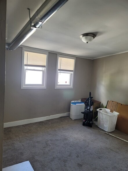 Building Photo - 232 Elm St