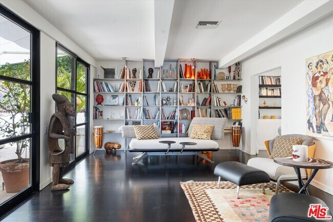 Building Photo - 2328 San Ysidro Dr