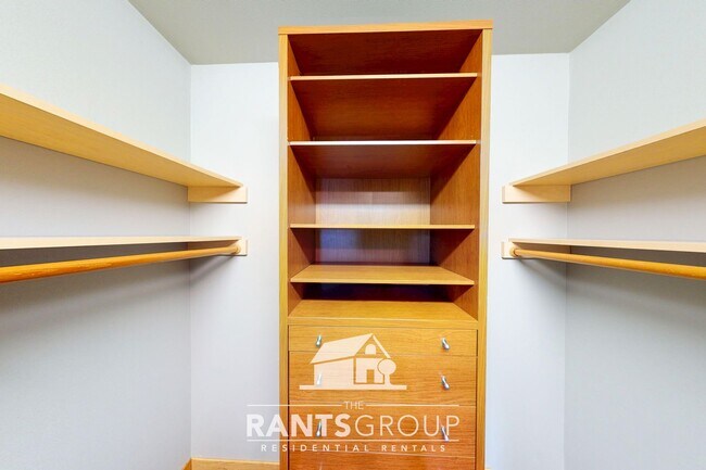 Building Photo - Beautiful Unit on West Bay Drive!