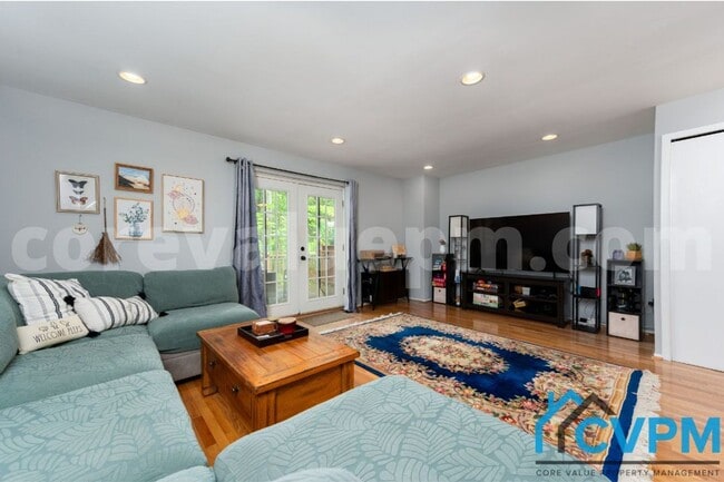 Building Photo - 11863 New Country Ln