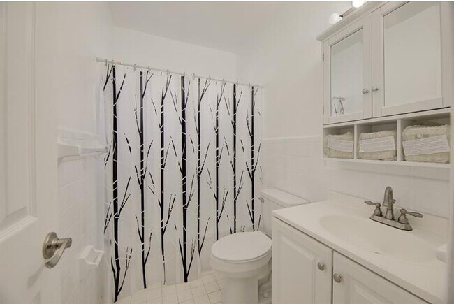 Building Photo - 1033 NW 30th Ct