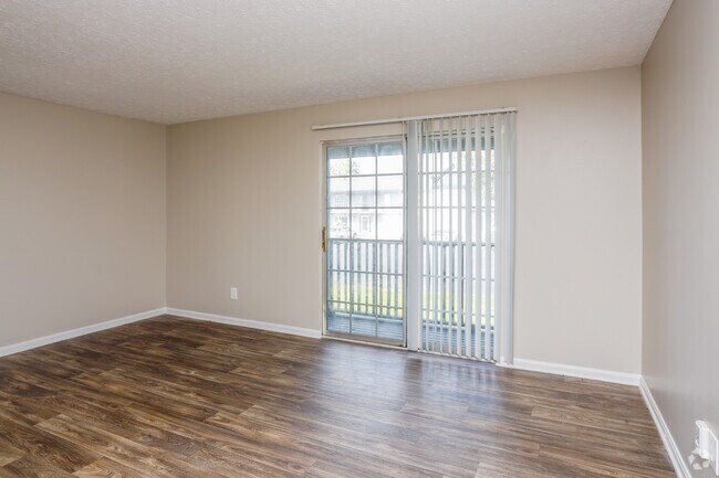 1BR, 1BA - 825 SF - Living Room - The Monroe