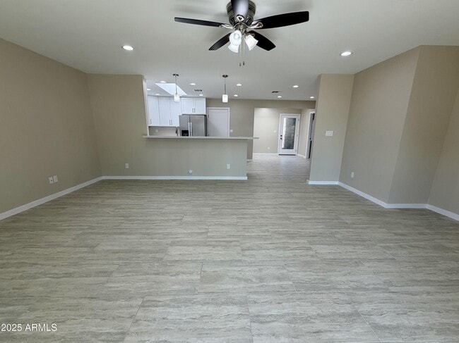 Building Photo - 2535 E Bluefield Ave