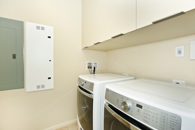 Building Photo - Luxurious Resort Lifestyle - Park Lane Ala...