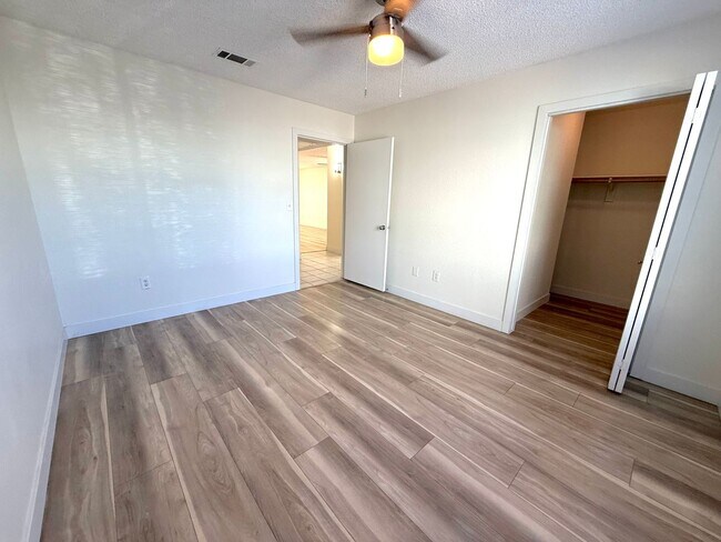 Building Photo - SPACIOUS 2BED/2BATH CONDO * FIRST FLOOR UNIT*