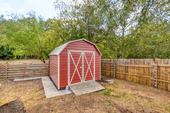 Building Photo - 16031 Watering Point Dr