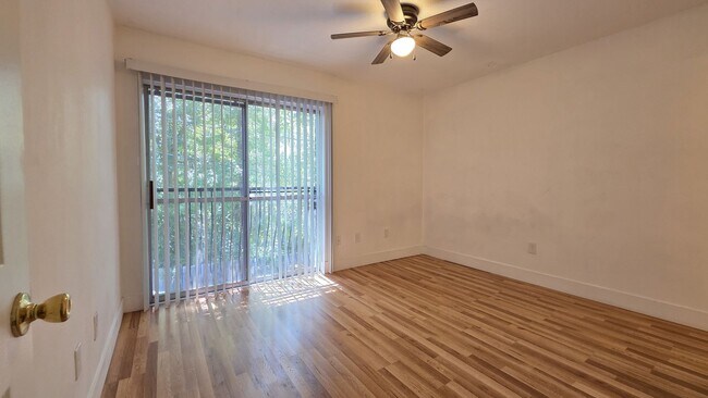 Building Photo - 1 bed, 1 bath, 2nd floor, condominium